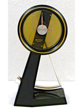 Rare Rhythm Quartz Pendulum Desk Clock 4RP702